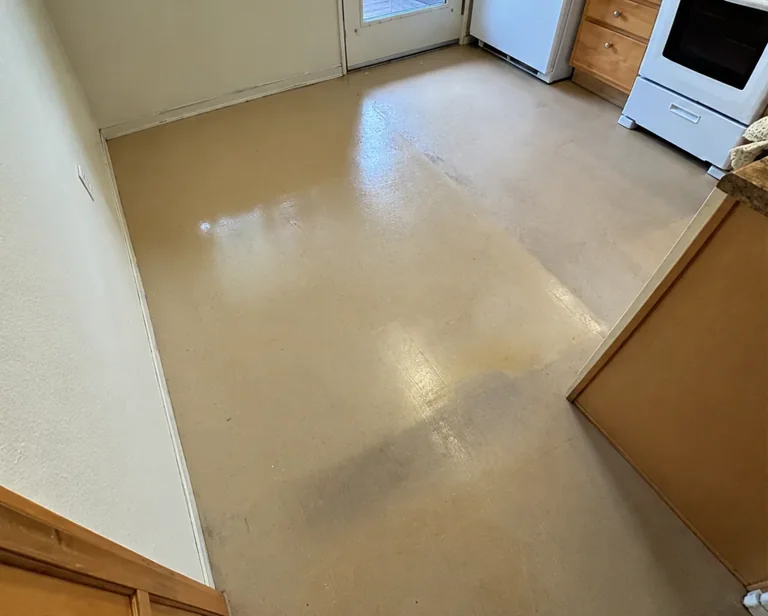 Kitchen floor before cleaning by 4 Elements